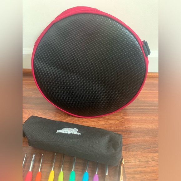 Artbin Red Yarn Drum bag tote AND Crochet Needle set with Case! - Picture 7 of 7